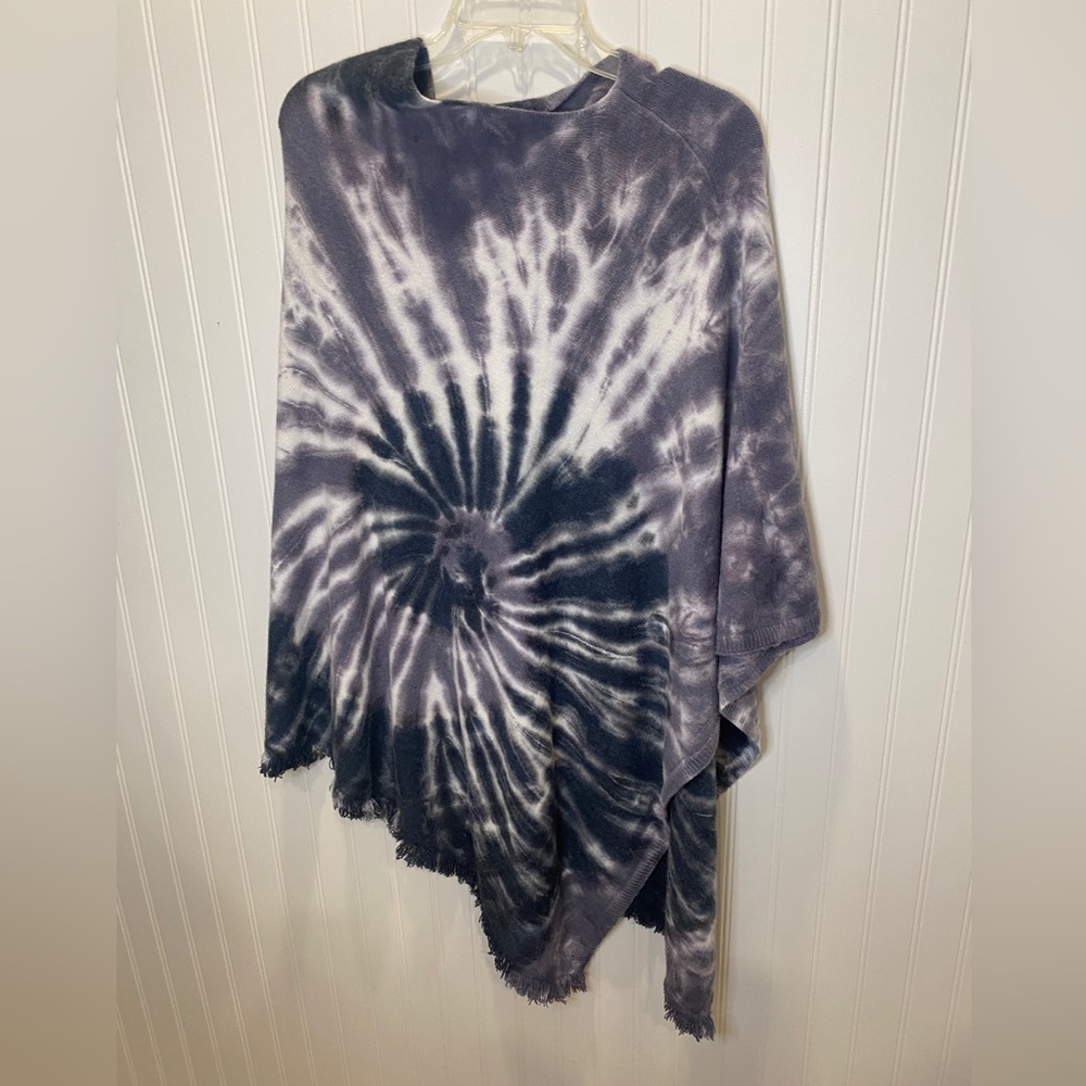 NWT, one of a kind, women’s tie dyed poncho